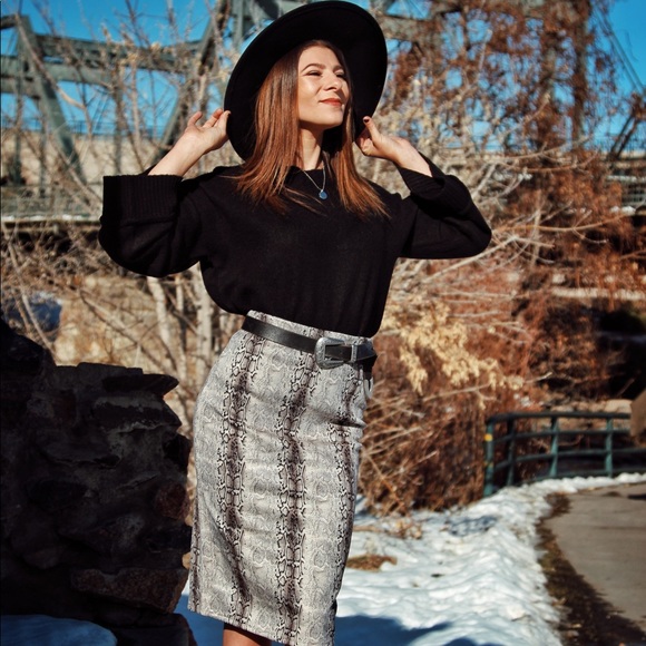 Meet Your Posher! - Picture 7 of 7